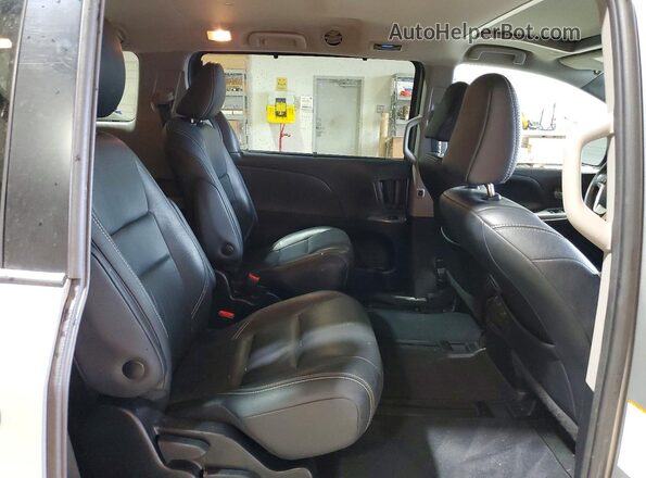5TDEZ3DC7LS228452 2020 TOYOTA SIENNA Silver Rear interior view