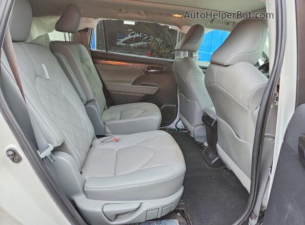 5TDFZRBH2MS129156 2021 TOYOTA HIGHLANDER White Vista interior trasera