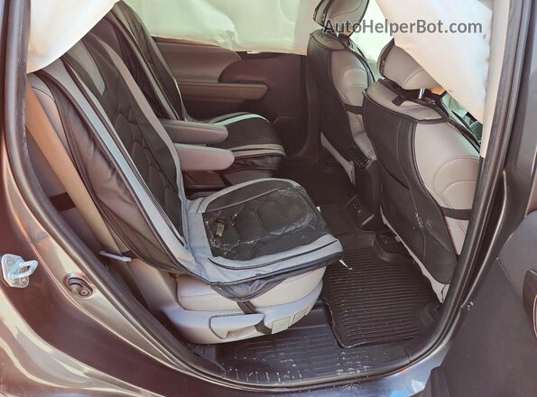 5TDFZRBH9NS229563 2022 TOYOTA HIGHLANDER Gray Vista interior trasera