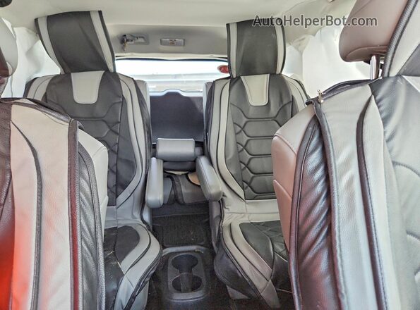 5TDFZRBH9NS229563 2022 TOYOTA HIGHLANDER Gray Vista de los asientos traseros