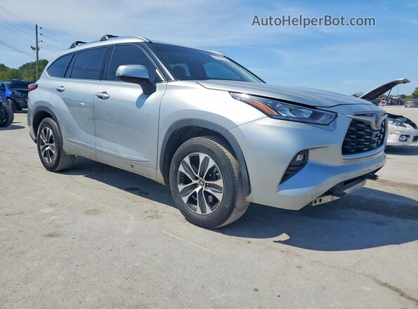 5TDGZRAH6LS512067 2020 TOYOTA HIGHLANDER Silver Front view