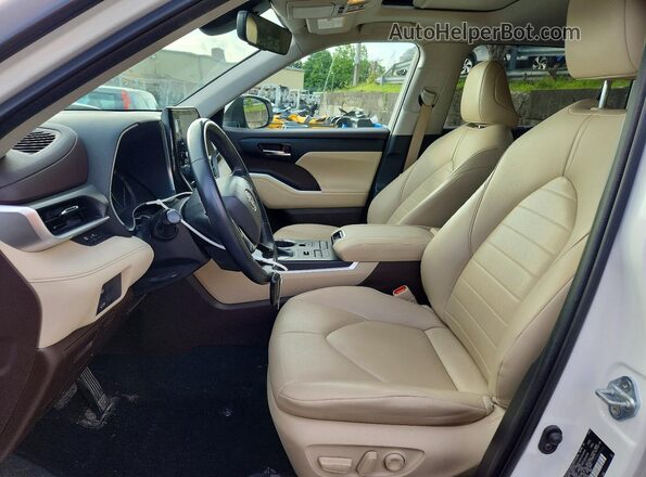 5TDGZRBH1MS532033 2021 TOYOTA HIGHLANDER White Вид салону спереду