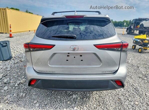 5TDGZRBHXNS575447 2022 TOYOTA HIGHLANDER Silver Вид ззаду