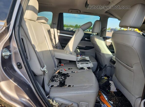 5TDJKRFH0GS231150 2016 TOYOTA HIGHLANDER Gray Widok wnętrza z tyłu