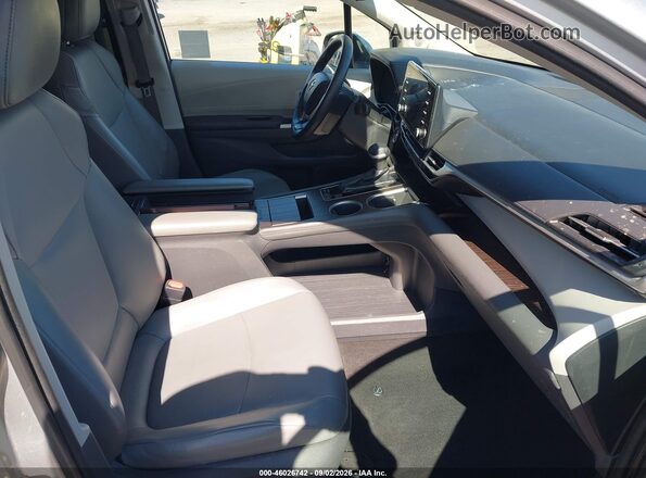 5TDJRKEC2MS003106 2021 TOYOTA SIENNA Silver Սալոնի դիմացի տեսք