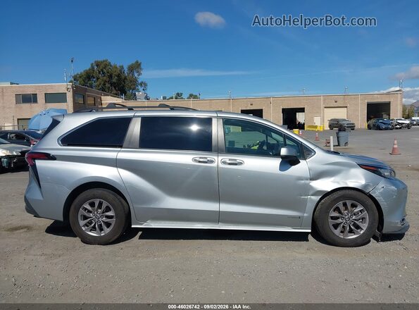 5TDJRKEC2MS003106 2021 TOYOTA SIENNA Silver Սալոնի հետևի տեսք