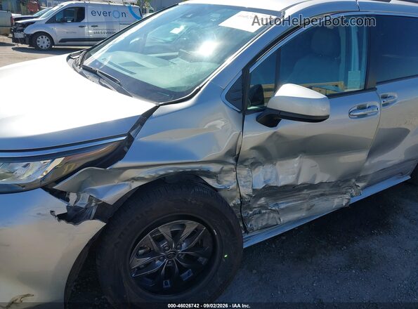 5TDJRKEC2MS003106 2021 TOYOTA SIENNA Silver Դիմացի տեսք