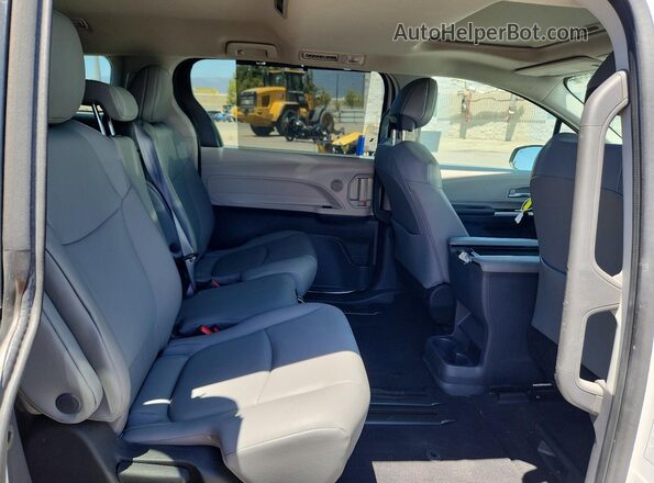 5TDJRKEC5NS095619 2022 TOYOTA SIENNA White უკანა სალონის ხედი