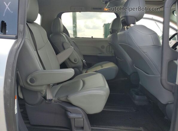 5TDJRKEC7MS023643 2021 TOYOTA SIENNA Silver Widok wnętrza z tyłu