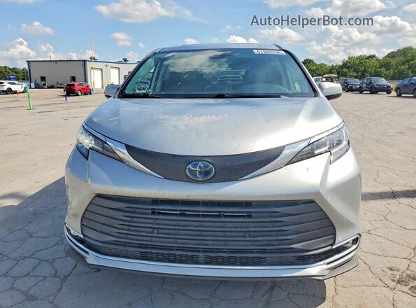 5TDJRKEC7MS023643 2021 TOYOTA SIENNA Silver Widok z przodu