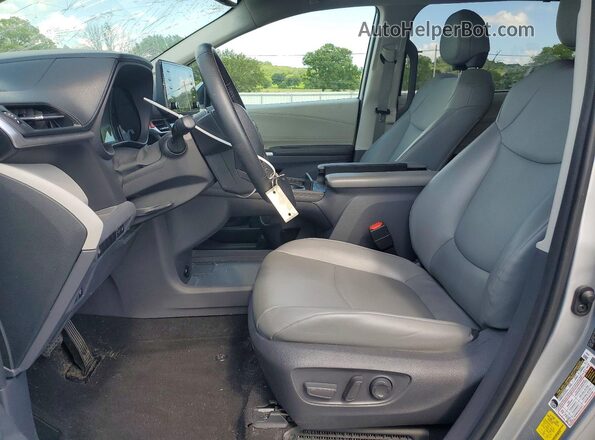5TDJRKEC7MS023643 2021 TOYOTA SIENNA Silver Widok wnętrza z przodu