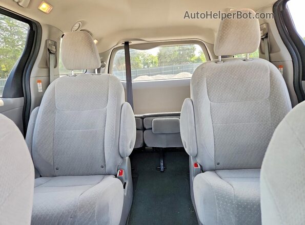 5TDJZ3DC2LS240152 2020 TOYOTA SIENNA Gray Rear seats view
