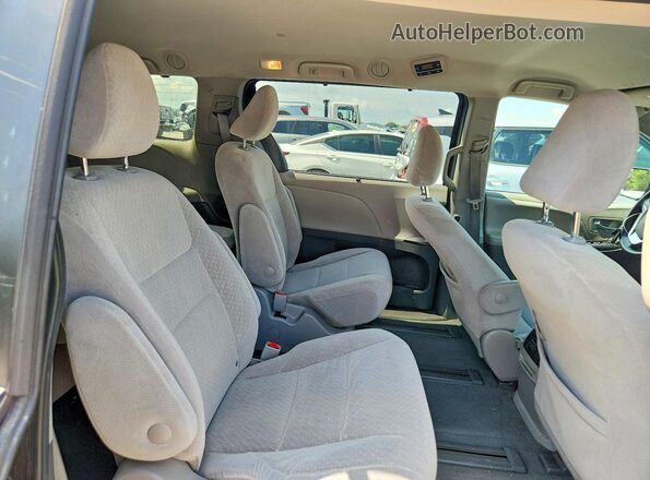 5TDJZ3DC2LS240152 2020 TOYOTA SIENNA Gray Rear interior view