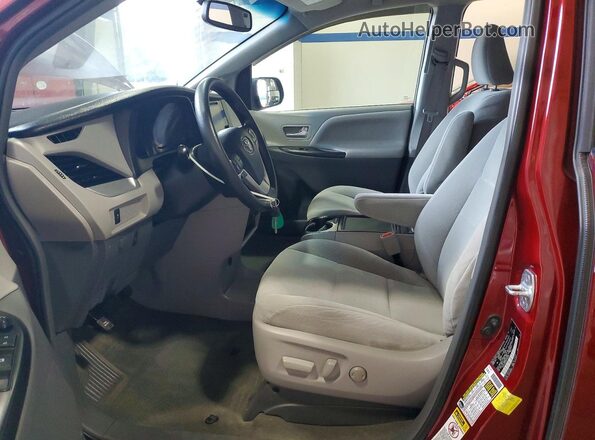 5TDJZ3DC9HS156286 2017 TOYOTA SIENNA Red Front interior view