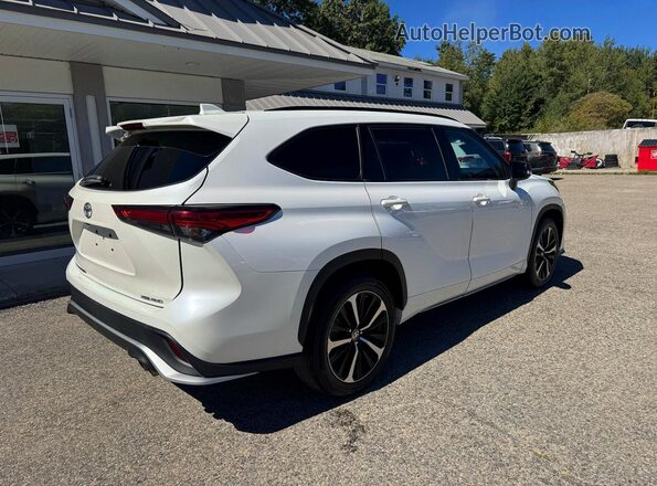 5TDJZRBH1MS070028 2021 TOYOTA HIGHLANDER White Front view