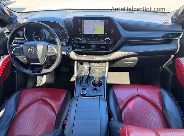 5TDJZRBH1MS070028 2021 TOYOTA HIGHLANDER White Rear seats view