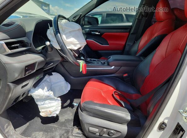 5TDJZRBH9MS083075 2021 TOYOTA HIGHLANDER Белый Вид салона спереди