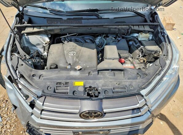 5TDJZRFH0JS488084 2018 TOYOTA HIGHLANDER Silver Вид задньої частини салону
