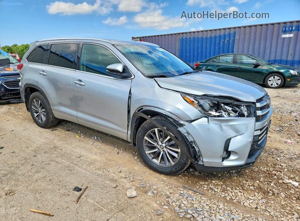 5TDJZRFH0JS488084 2018 TOYOTA HIGHLANDER Silver Передня права чверть