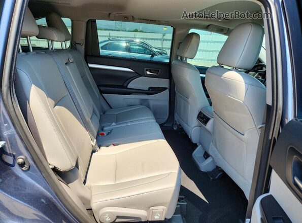 5TDJZRFH2JS864526 2018 TOYOTA HIGHLANDER Gray Vista interior trasera