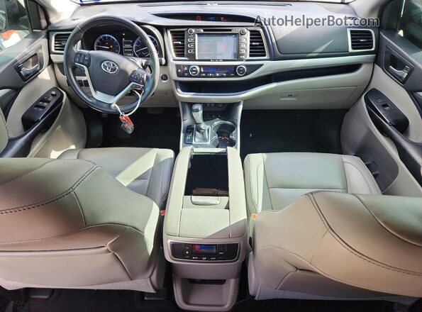 5TDJZRFH2KS624541 2019 TOYOTA HIGHLANDER Черный Вид панели приборов