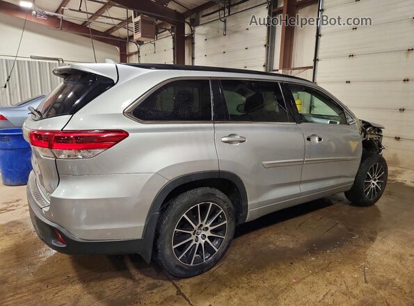 5TDJZRFH3HS419724 2017 TOYOTA HIGHLANDER Silver Tył prawy