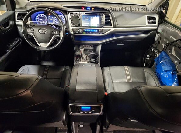 5TDJZRFH3HS419724 2017 TOYOTA HIGHLANDER Silver Widok deski rozdzielczej