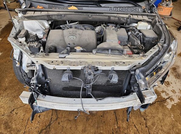 5TDJZRFH3HS419724 2017 TOYOTA HIGHLANDER Silver Widok komory silnika
