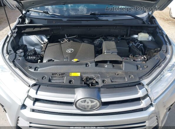 5TDJZRFH4HS365852 2017 TOYOTA HIGHLANDER Silver Հետևի տեսք