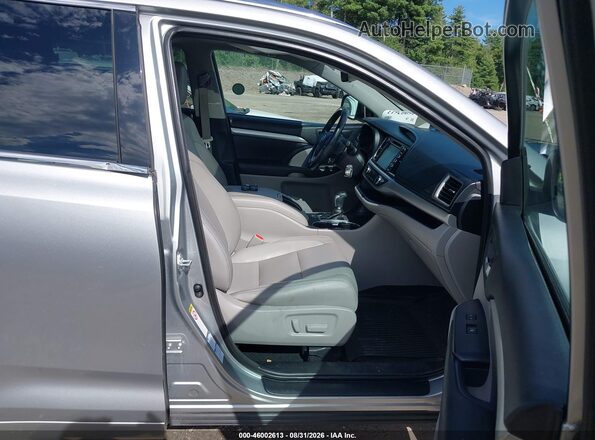 5TDJZRFH4HS365852 2017 TOYOTA HIGHLANDER Silver Սալոնի դիմացի տեսք