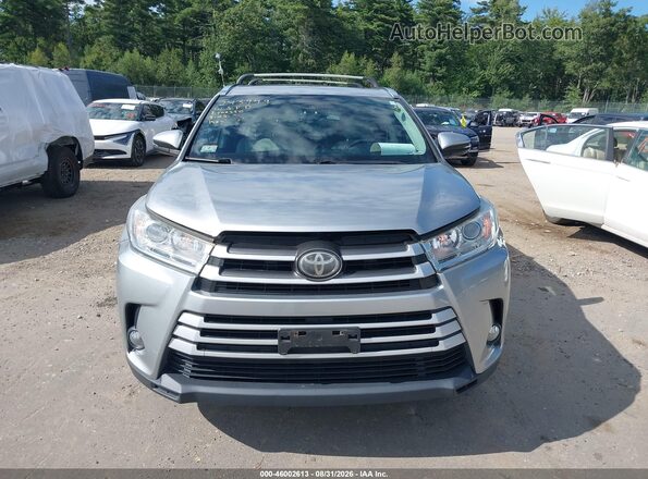 5TDJZRFH4HS365852 2017 TOYOTA HIGHLANDER Silver Սալոնի հետևի տեսք