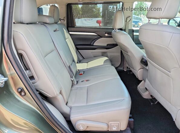 5TDJZRFH4JS857982 2018 TOYOTA HIGHLANDER Green Rear interior view