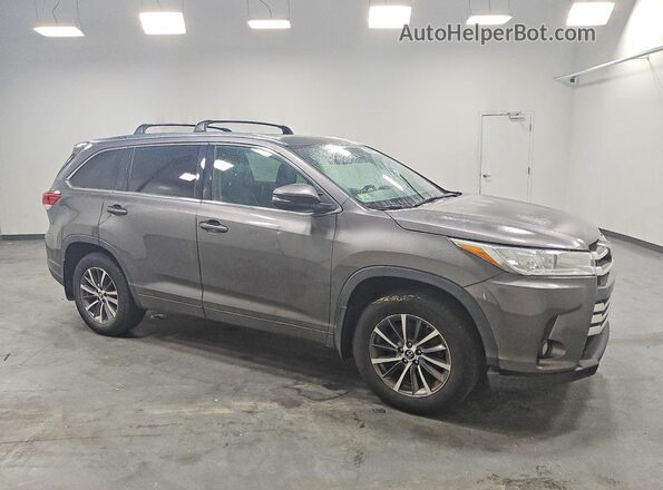 5TDJZRFH9JS888449 2018 TOYOTA HIGHLANDER Brown Передня права чверть