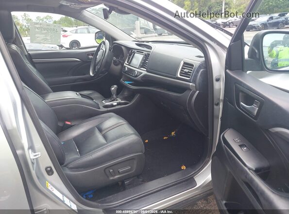 5TDJZRFHXHS371395 2017 TOYOTA HIGHLANDER Серебряный Вид салона спереди