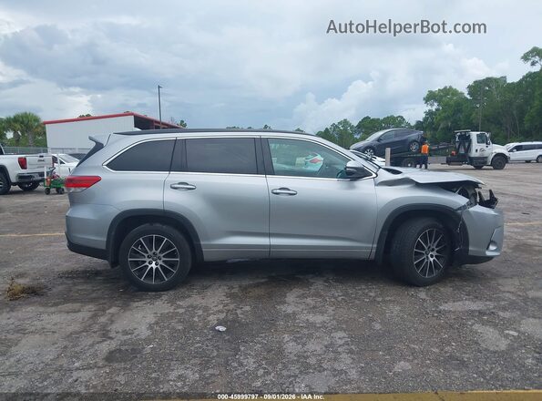 5TDJZRFHXHS371395 2017 TOYOTA HIGHLANDER Серебряный Вид задней части салона