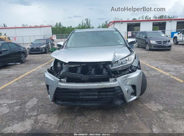 5TDJZRFHXHS371395 2017 TOYOTA HIGHLANDER Серебряный Вид щитка приборов