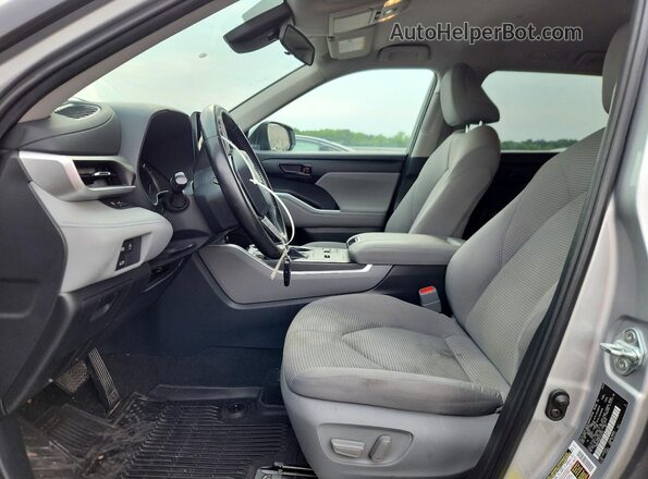 5TDKDRAH5PS019334 2023 TOYOTA HIGHLANDER Silver Widok wnętrza z przodu