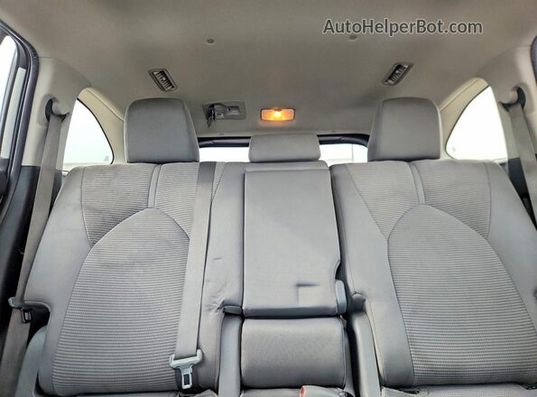 5TDKDRAH5PS019334 2023 TOYOTA HIGHLANDER Silver Widok tylnych siedzeń