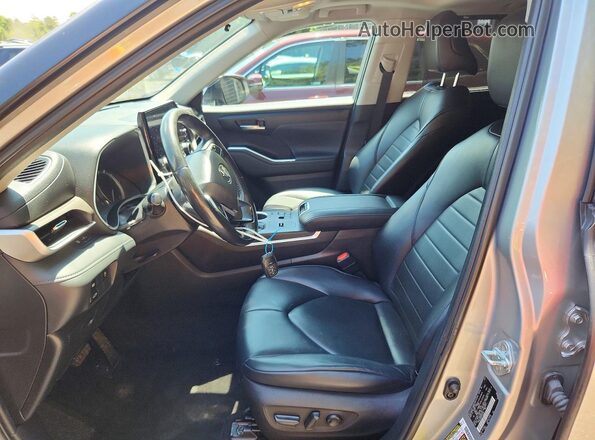 5TDKDRAH6PS028222 2023 TOYOTA HIGHLANDER Silver Вид салону спереду