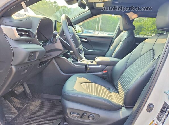 5TDKDRBH3SS580333 2025 TOYOTA HIGHLANDER White Front interior view