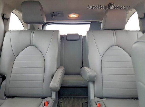 5TDKDRBH8PS012604 2023 TOYOTA HIGHLANDER Silver Вид задніх сидінь