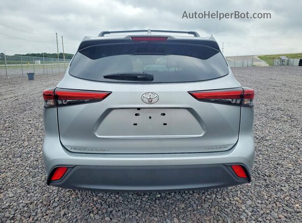5TDKDRBH8PS012604 2023 TOYOTA HIGHLANDER Silver Вид ззаду