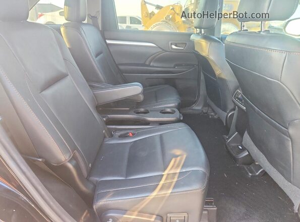 5TDKKRFH8GS506400 2016 TOYOTA HIGHLANDER Черный Вид задней части салона