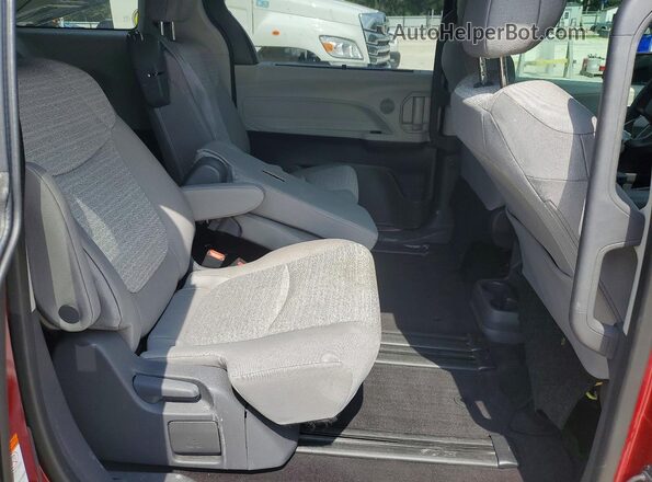 5TDKRKEC0MS038084 2021 TOYOTA SIENNA Burgundy უკანა სალონის ხედი