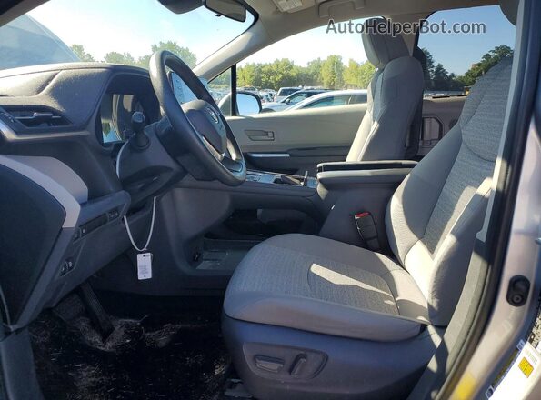 5TDKSKFC0MS030828 2021 TOYOTA SIENNA Серебряный Вид салона спереди