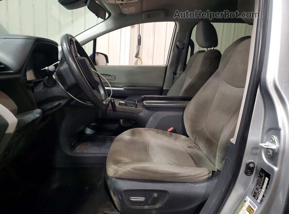 5TDKSKFC0PS100929 2023 TOYOTA SIENNA Серебряный Вид салона спереди