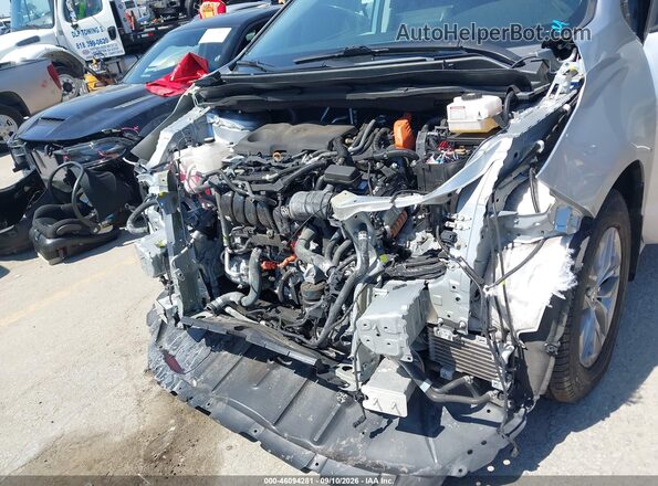 5TDKSKFC5NS053748 2022 TOYOTA SIENNA Silver Widok z przodu
