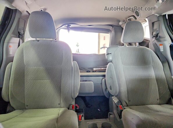 5TDKZ3DC1JS923607 2018 TOYOTA SIENNA Синий Вид задних сидений