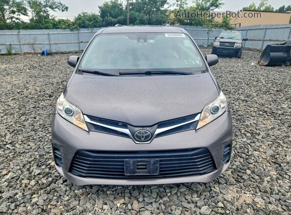 5TDKZ3DC3JS901088 2018 TOYOTA SIENNA Gray Widok z przodu