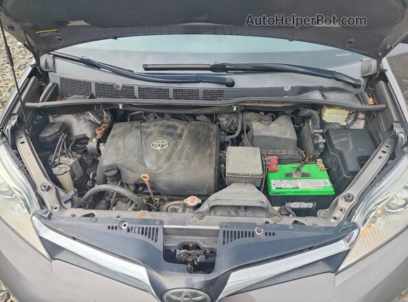 5TDKZ3DC3JS901088 2018 TOYOTA SIENNA Gray Widok komory silnika